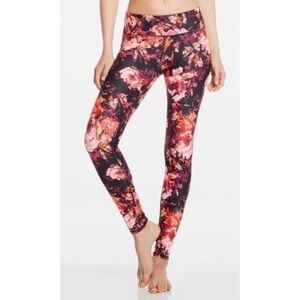NWT Fabletics Salar "Get to Know Me" Leggings